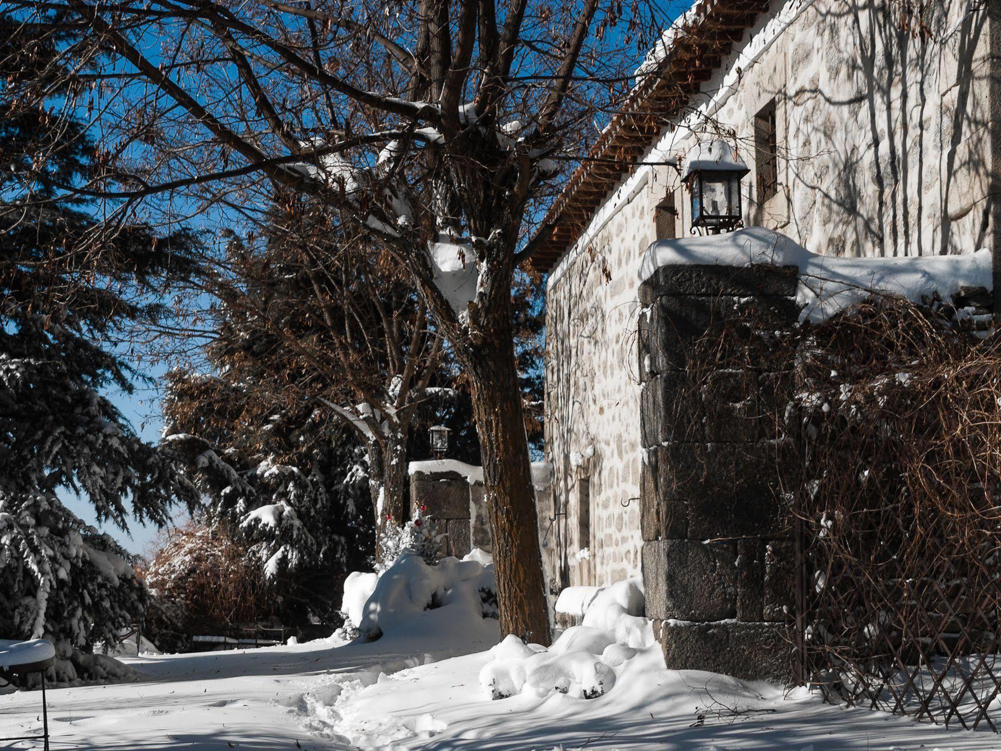 Posada Real La Casa De Arriba Наваредонда де Гредос Екстериор снимка
