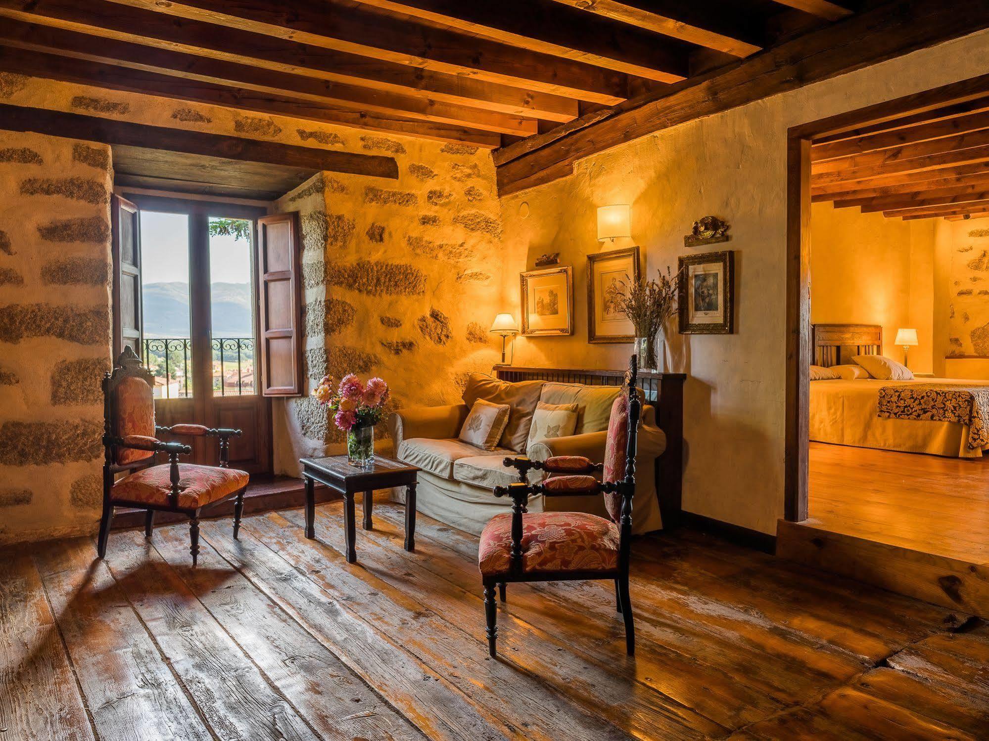 Posada Real La Casa De Arriba Наваредонда де Гредос Екстериор снимка